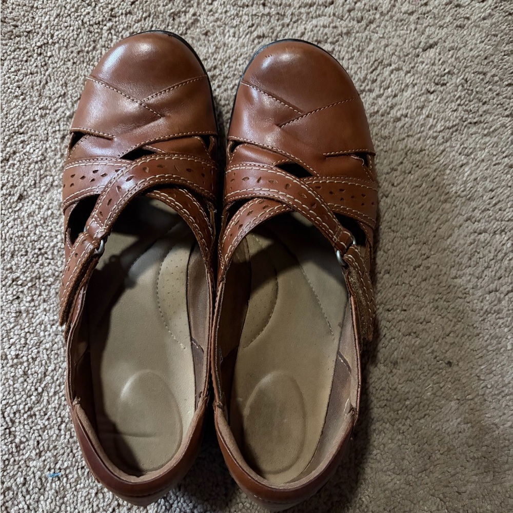 Clarks Women's Brown Leather Flats